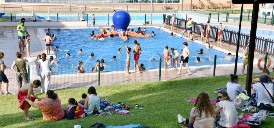 LA PISCINA MUNICIPAL DE TOMARES, UNA GRAN ALTERNATIVA PARA COMBATIR EL CALOR DEL VERANO