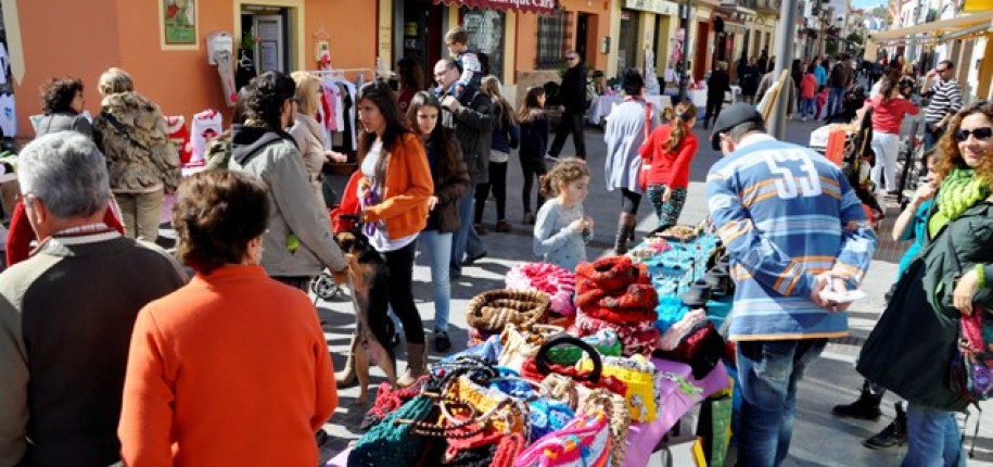 ESTE SÁBADO, 23 DE FEBRERO: VUELVE EL MERCADO DE ARTESANÍA AL CENTRO DE TOMARES Y "UN MUNDO DE NIÑOS" CON EL TEATRO "ESCONDI2" | Ayuntamiento de Tomares