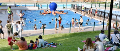 LA PISCINA MUNICIPAL DE TOMARES, UNA GRAN ALTERNATIVA PARA COMBATIR EL CALOR DEL VERANO